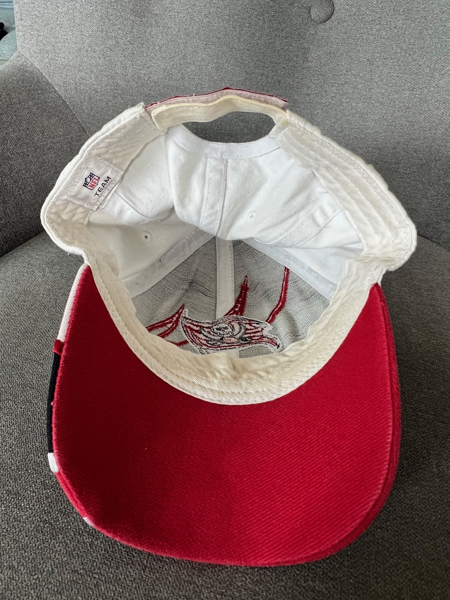 Vintage Tampa Bay Buccaneers strapback hat