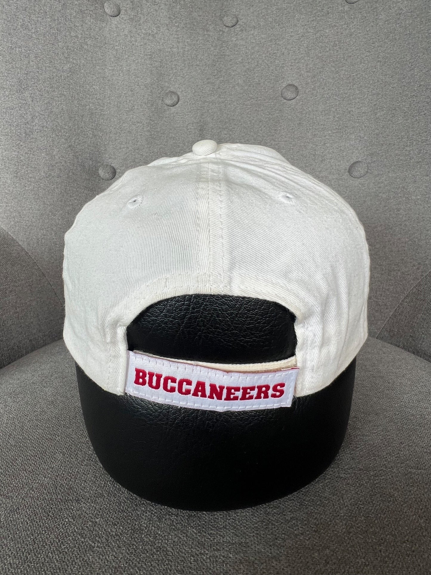 Vintage Tampa Bay Buccaneers strapback hat