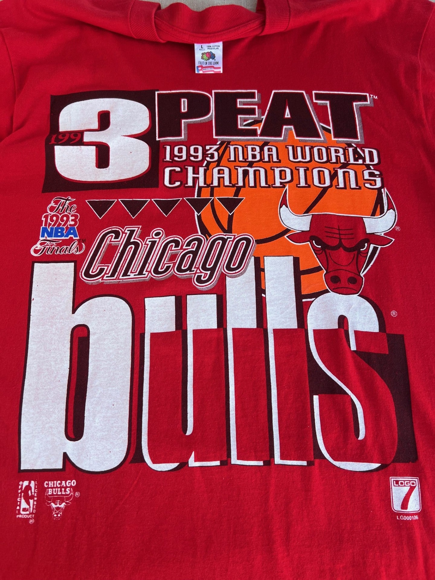 1993 Chicago Bulls NBA 3peat World Champions tee (L)